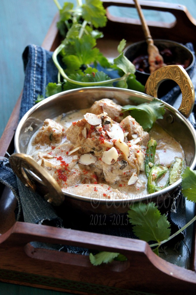 Badami Murgh: curried chikcen in almond sauce
